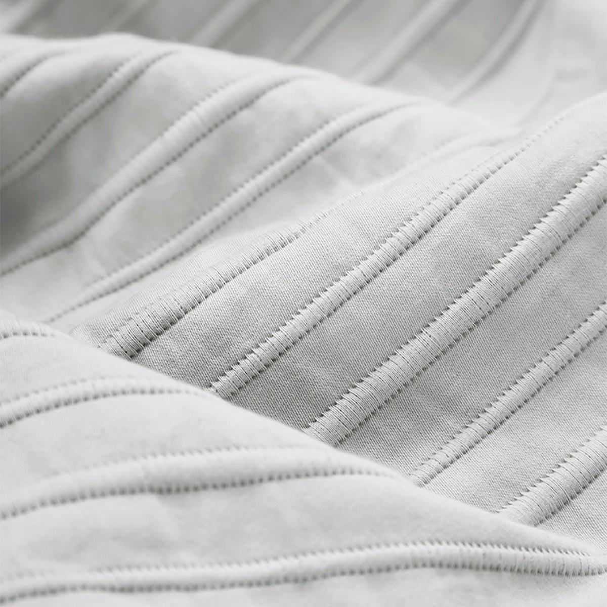 productcloseup_milamatelasseduvet_silver3_12_1.jpg