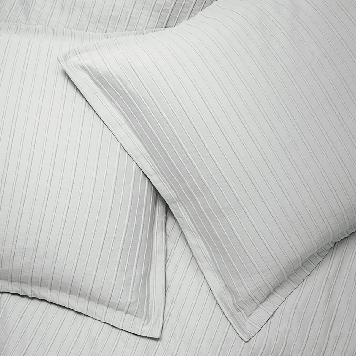 productcloseup_milamatelasseduvet_silver4_12_1.jpg