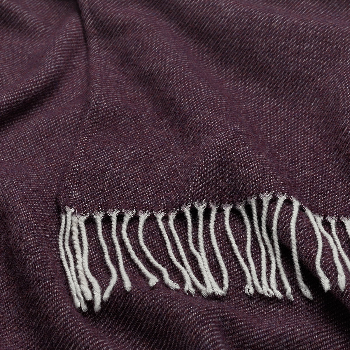 wool-fringe-throw-port-focus-m.png